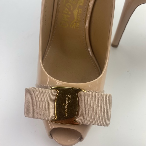 Salvatore Ferragamo Bow Peep Toe Pump - Picture 6 of 7